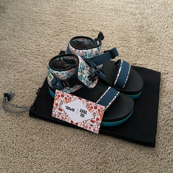 Teva Anna Sui women sandals. - Picture 1 of 8